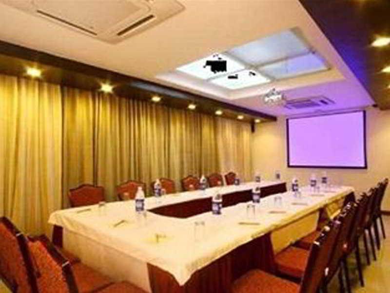 פונה Hotel Mandakini Ambience מראה חיצוני תמונה
