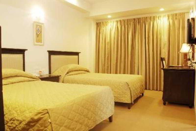 פונה Hotel Mandakini Ambience חדר תמונה