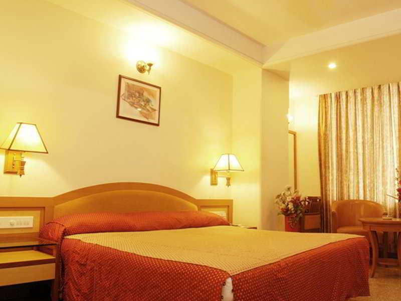 פונה Hotel Mandakini Ambience מראה חיצוני תמונה